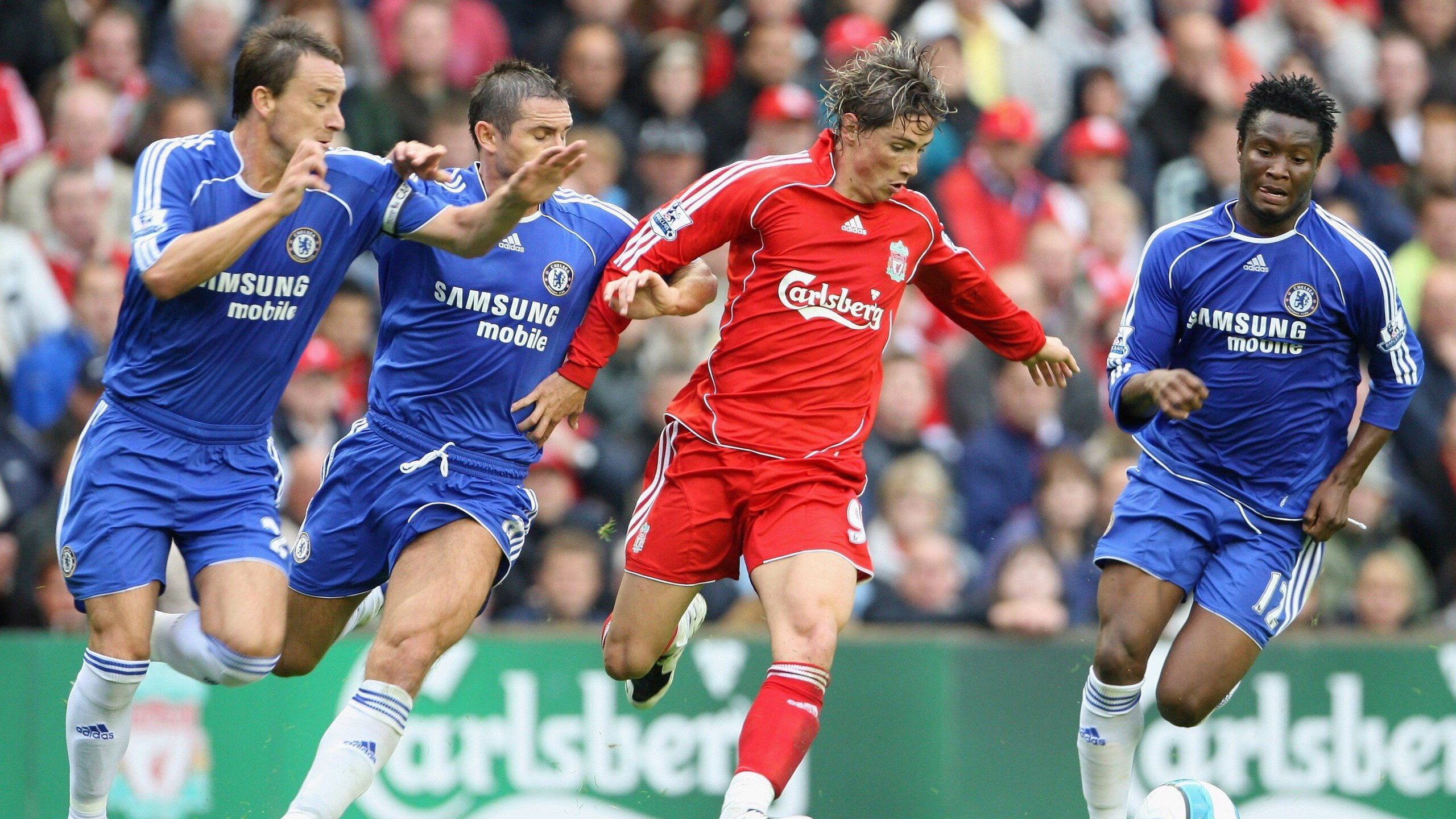 “亚戈·卡尔曼：攻防兼备的橄榄球天才，成就阿根廷美洲狮队辉煌未来”