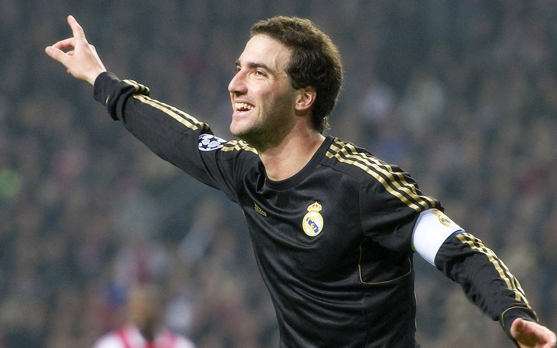 欧冠小组赛：巴萨锋线狂浪射门30脚仅进1球 低效进攻引战术争议